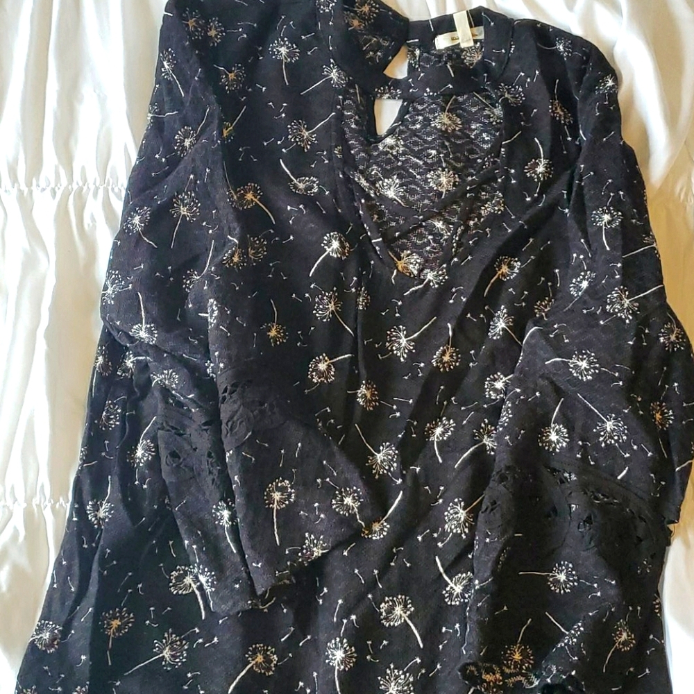 3/4 blouse with criss cross front design